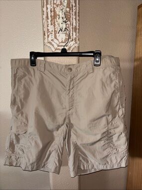 The North Face Men’s Khaki Cargo Shorts size large